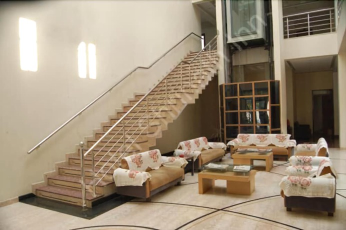 Imagen de los interiores del Hotel Shrinathinn. Foto 15