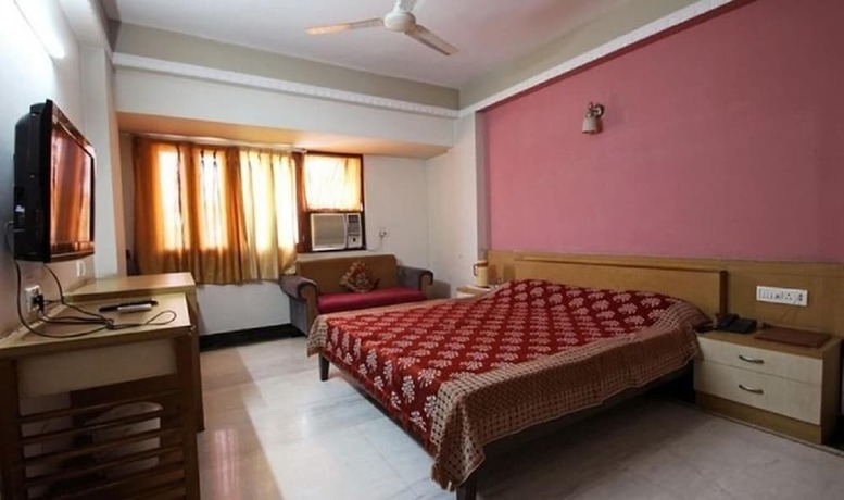 Imagen de la habitación del Hotel Shrinathinn. Foto 9