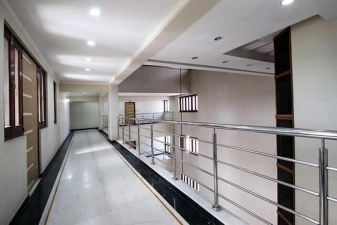 Imagen de los interiores del Hotel Shrinathinn. Foto 16