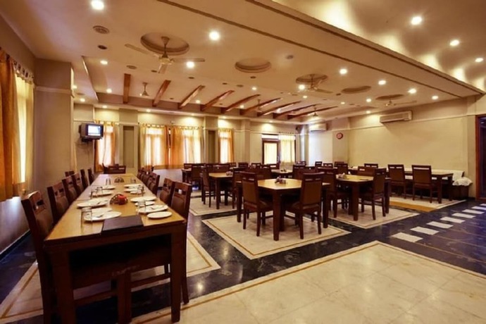 Imagen del bar/restaurante del Hotel Shrinathinn. Foto 5