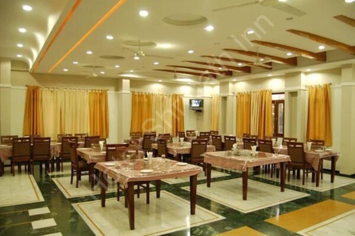Imagen del bar/restaurante del Hotel Shrinathinn. Foto 6
