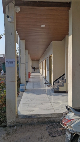 Imagen de los exteriores del Hotel Shriram Mantra Sadhana Peeth Aashram. Foto 13