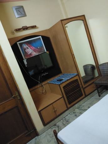 Imagen de la habitación del Hotel Shubh, Kanpur. Foto 2