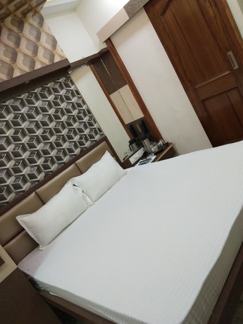 Imagen de la habitación del Hotel Shubh, Kanpur. Foto 3