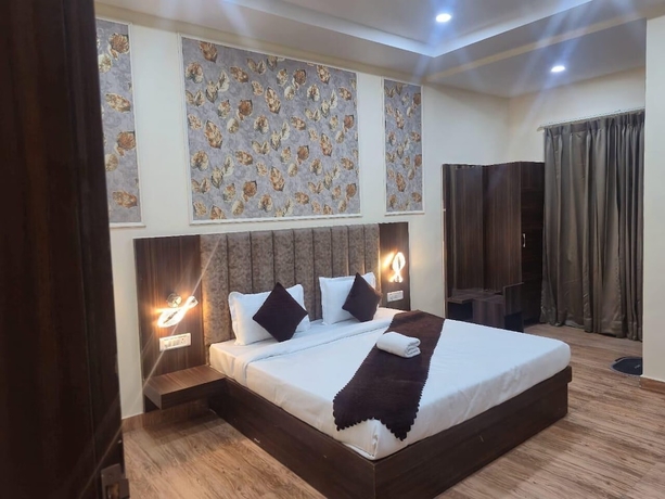 Imagen de la habitación del Hotel Shubh Mangal Grand. Foto 7