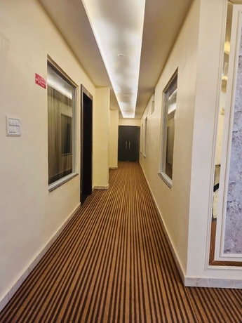 Imagen de los interiores del Hotel Shubh Mangal Grand. Foto 11