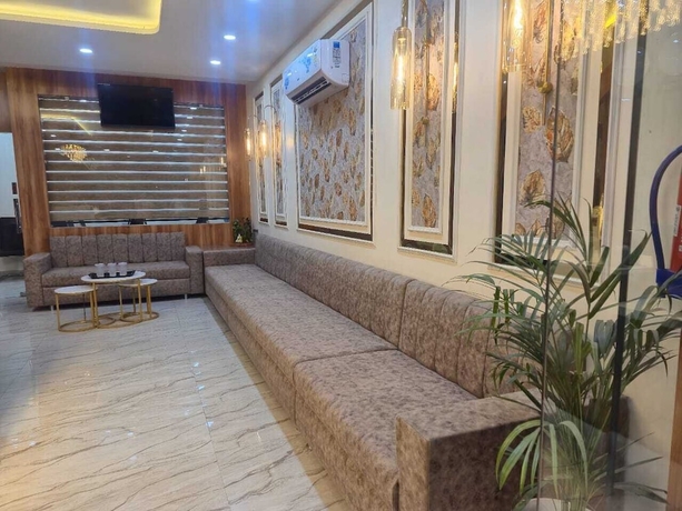 Imagen del bar/restaurante del Hotel Shubh Mangal Grand. Foto 3