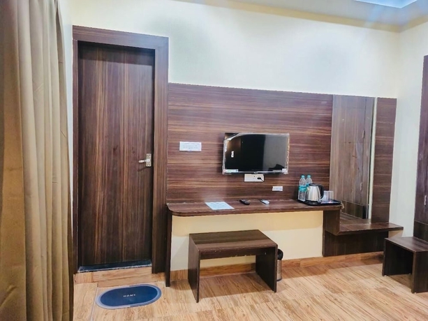 Imagen de la habitación del Hotel Shubh Mangal Grand. Foto 9