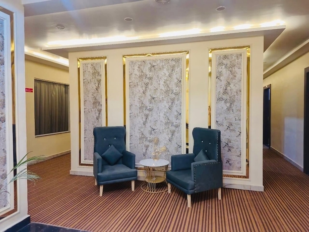 Imagen del bar/restaurante del Hotel Shubh Mangal Grand. Foto 4