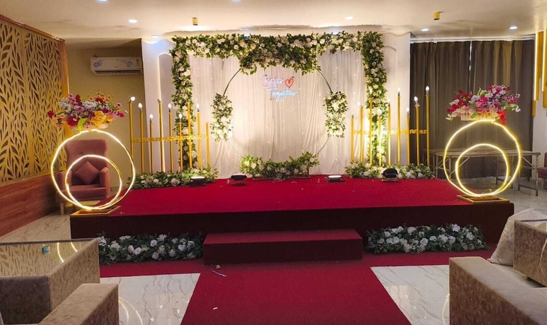 Imagen de los interiores del Hotel Shubh Mangal Grand. Foto 14