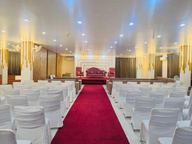 Imagen de los interiores del Hotel Shubh Mangal Grand. Foto 15