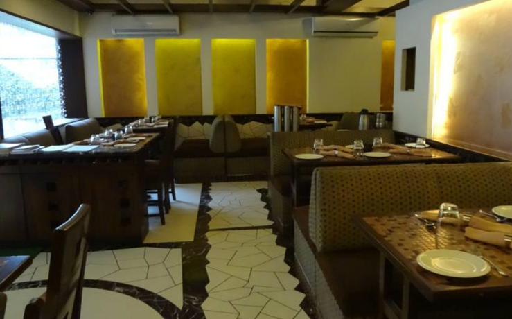 Imagen del bar/restaurante del Hotel Shubhangan. Foto 2