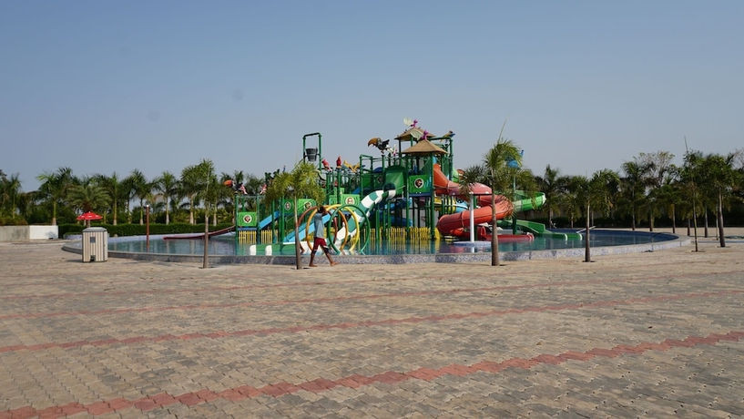 Imagen de la piscina del Hotel Shubhdev Revival Resort and Waterworld Bhavnagar. Foto 15