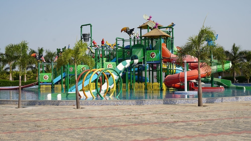 Imagen de la piscina del Hotel Shubhdev Revival Resort and Waterworld Bhavnagar. Foto 16