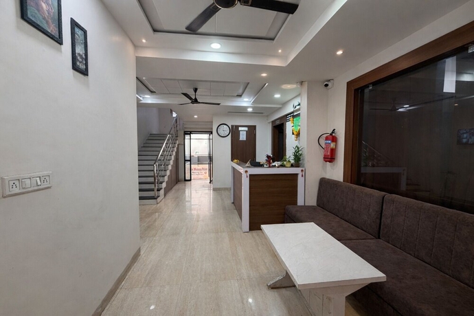 Imagen de los interiores del Hotel Shubhshree. Foto 13