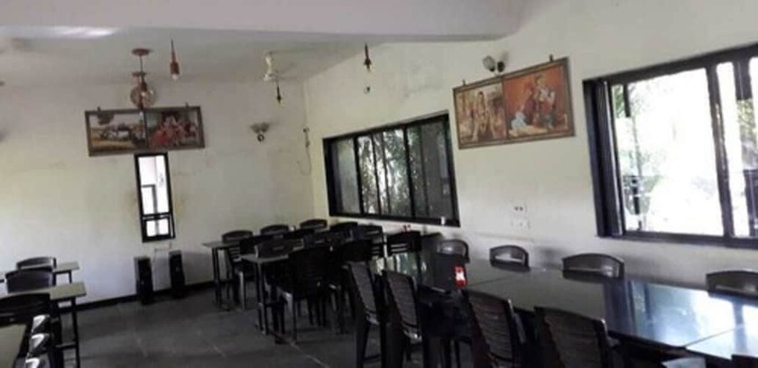 Imagen del bar/restaurante del Hotel Shyam Farm House and Resort. Foto 6