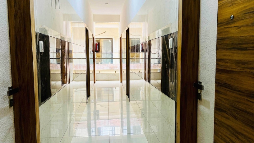 Imagen de los interiores del Hotel Shyam Palace, Sanwer. Foto 13