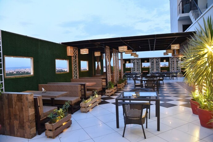 Imagen del bar/restaurante del Hotel Shyam Paradise. Foto 23