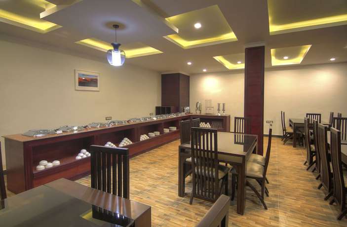 Imagen del bar/restaurante del Hotel Sia Residency. Foto 3