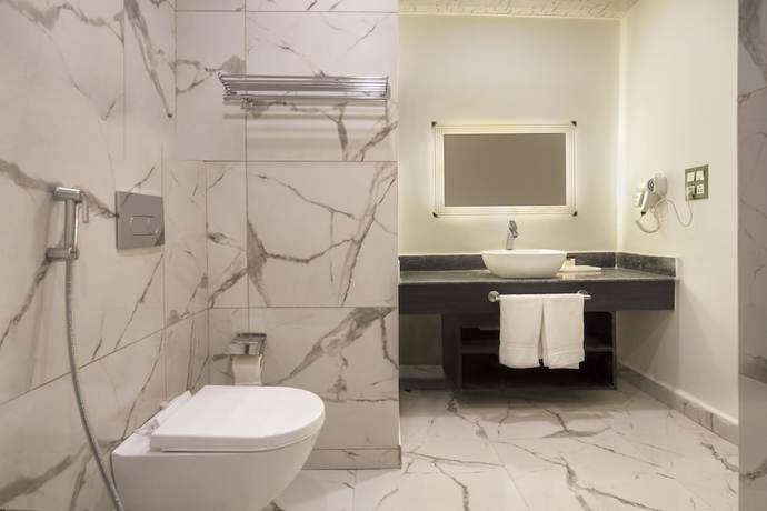 Imagen de la habitación del Hotel Sia Residency. Foto 7