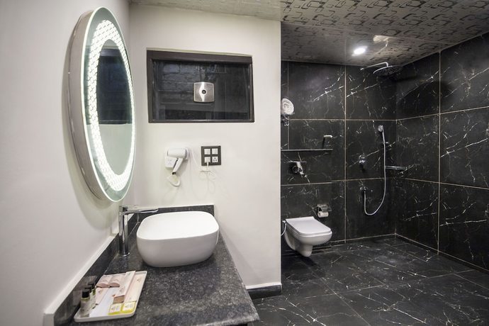 Imagen de la habitación del Hotel Sia Residency. Foto 8