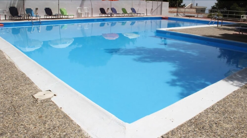 Imagen de la piscina del Hotel Siagas Beach. Foto 19