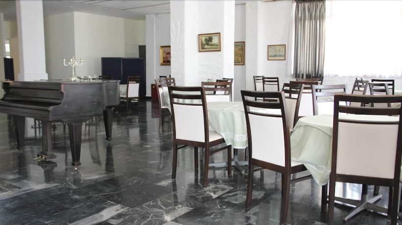 Imagen del bar/restaurante del Hotel Siagas Beach. Foto 3