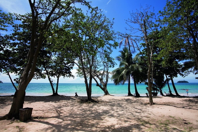 Imagen de los exteriores del Hotel Siam Beach Resort. Foto 8