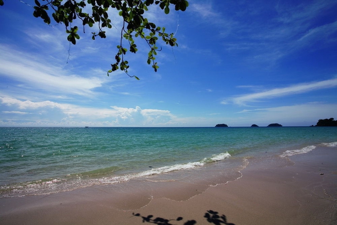 Imagen de los exteriores del Hotel Siam Beach Resort. Foto 9