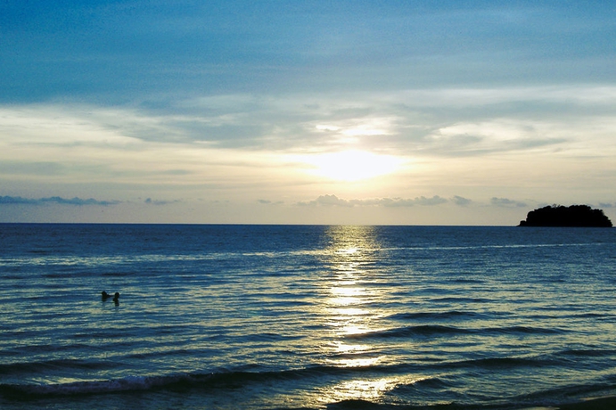 Imagen de los exteriores del Hotel Siam Beach Resort. Foto 11