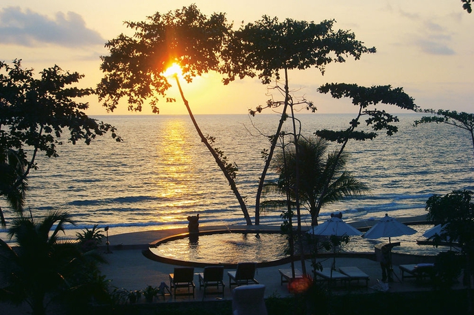 Imagen de los exteriores del Hotel Siam Beach Resort. Foto 13