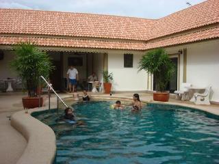 Imagen general del Hotel Siam Court Bang Saray. Foto 5