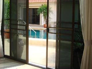 Imagen general del Hotel Siam Court Bang Saray. Foto 7