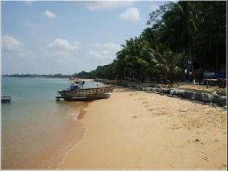 Imagen general del Hotel Siam Court Bang Saray. Foto 10