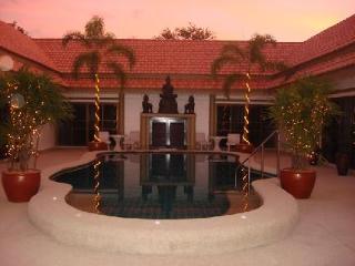 Imagen general del Hotel Siam Court Bang Saray. Foto 19