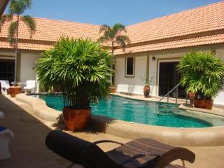 Imagen general del Hotel Siam Court Bang Saray. Foto 24