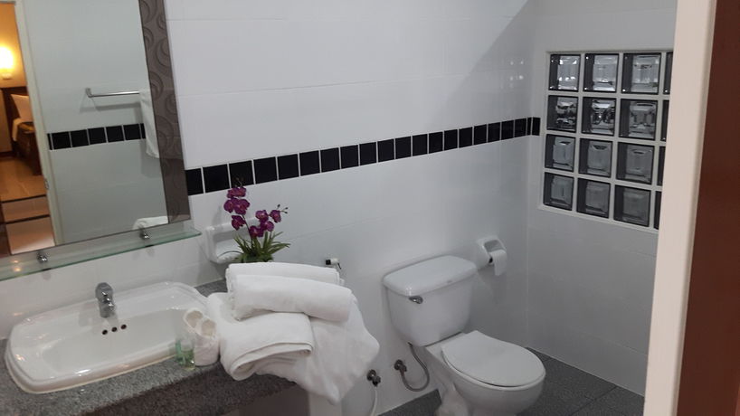 Imagen de la habitación del Hotel Siam Court. Foto 10