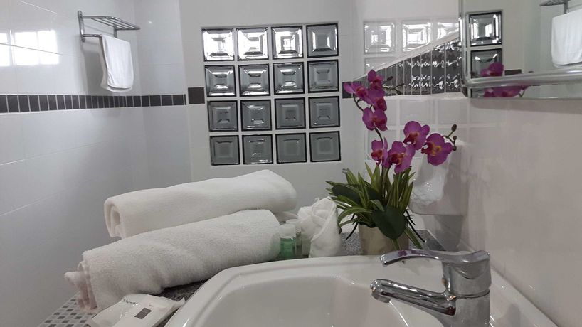 Imagen de la habitación del Hotel Siam Court. Foto 11