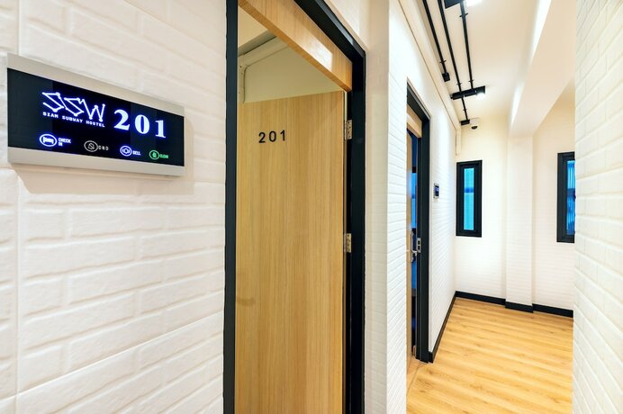 Imagen de la habitación del Hotel Siam Subway Hostel and Café. Foto 19