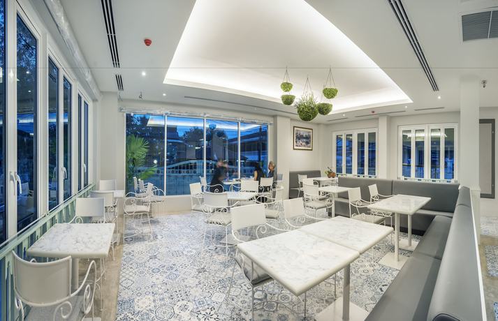 Imagen de la piscina del Hotel Siam Tharadol. Foto 19