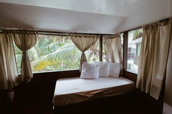 Imagen de la habitación del Hotel Siargao Island Villas. Foto 17