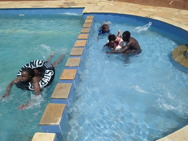 Imagen de la piscina del Hotel Siaya Summit. Foto 20