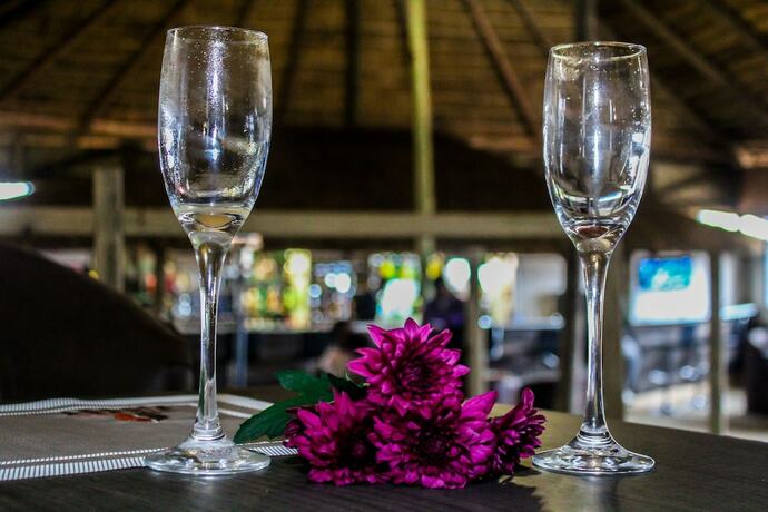 Imagen del bar/restaurante del Hotel Sibebe Resort. Foto 18