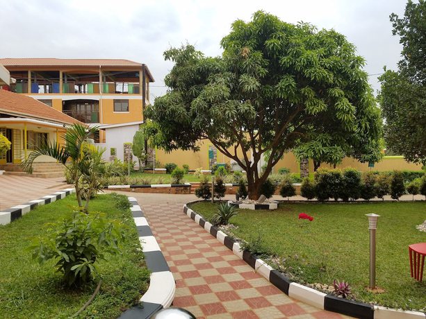 Imagen de los exteriores del Hotel Sibyangu Standard. Foto 14