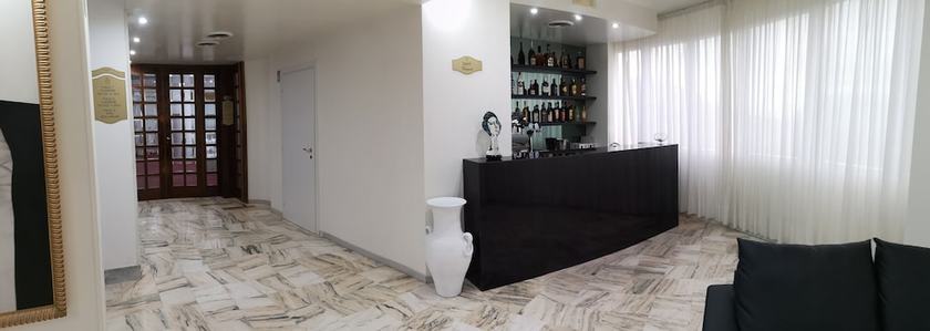 Imagen del bar/restaurante del Hotel Sica. Foto 9