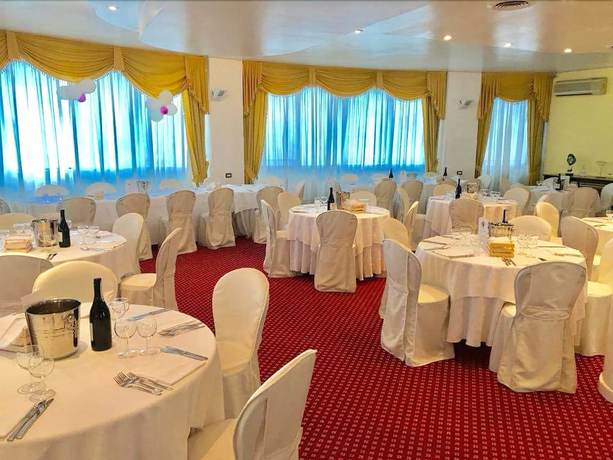 Imagen del bar/restaurante del Hotel Sica. Foto 13