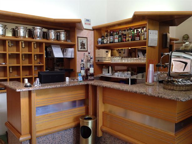 Imagen del bar/restaurante del Hotel Sicilia. Foto 2