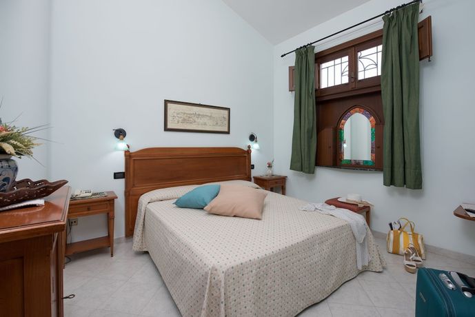 Imagen de la habitación del Hotel Sicilya. Foto 7