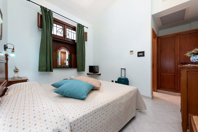 Imagen de la habitación del Hotel Sicilya. Foto 15
