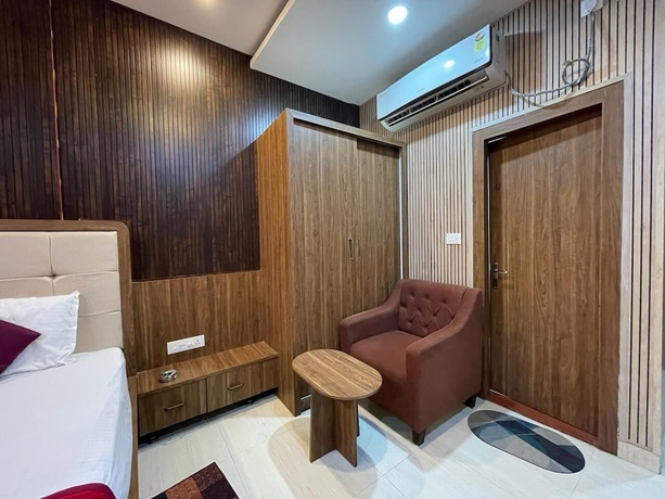 Imagen de la habitación del Hotel Siddhant Palace. Foto 8